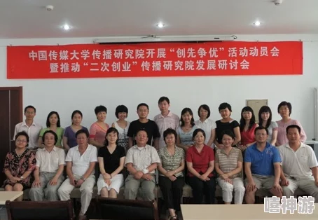 白丝袜老师奖励我吃她脚 最近校园内流传着一则奇闻引发热议据说一位穿白丝袜的女老师竟然用这种方式来奖励学生