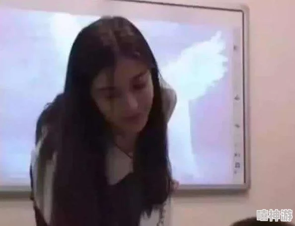 好色的女老师网友评价“她不仅教书，还教我们如何欣赏美”