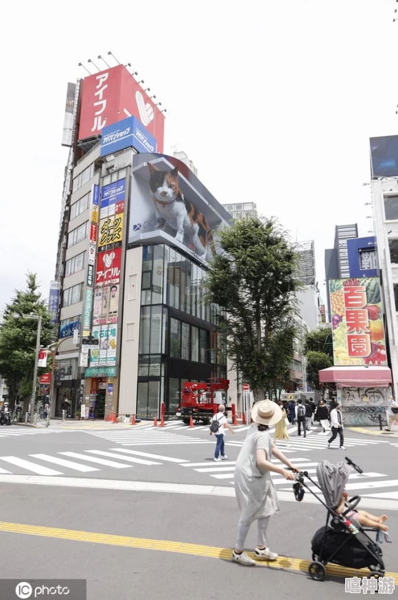 日本色黄视频东京街头出现巨型动漫人物雕像引发热议