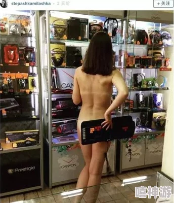 美女脱衣服露胸最近在社交媒体上掀起了一股“真我挑战”，鼓励大家展现真实的自己