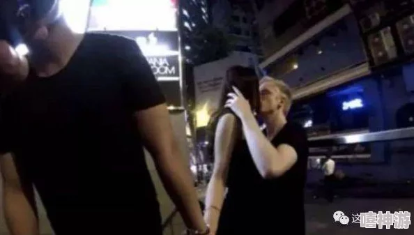 亚洲自偷精品视频自拍春节期间流量激增观众热情高涨