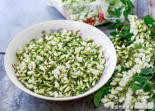 坐在腿上吃早餐h调教小猫咪学会用勺子吃饭