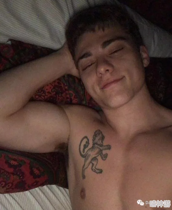 gay成年男人露j直播出售我的手