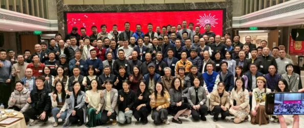 通奸校友会近日校友会举办了一场别开生面的聚会，吸引了众多校友参与，分享了各自的生活与事业发展。