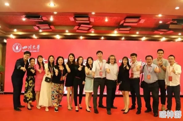通奸校友会近日校友会举办了一场别开生面的聚会，吸引了众多校友参与，分享了各自的生活与事业发展。