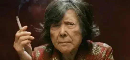 重生大师姐不想努力了小说故事围绕重生后的女主角展开，她决定放弃努力，追求轻松生活。
