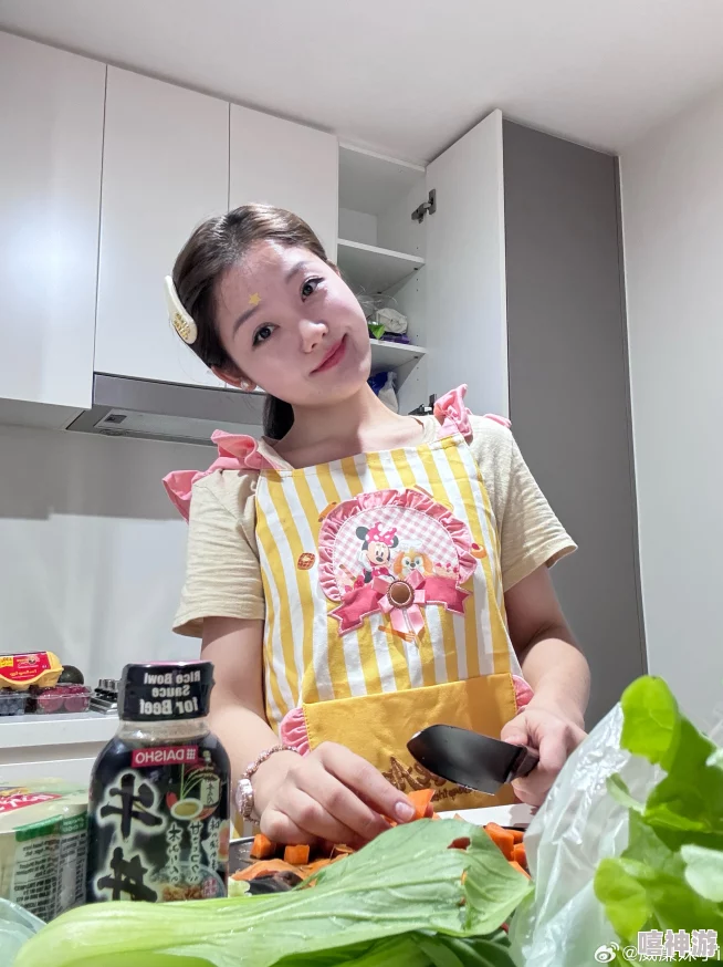 艳mu糟糕我厨神的身份曝光了网友纷纷表示期待更多美食教程