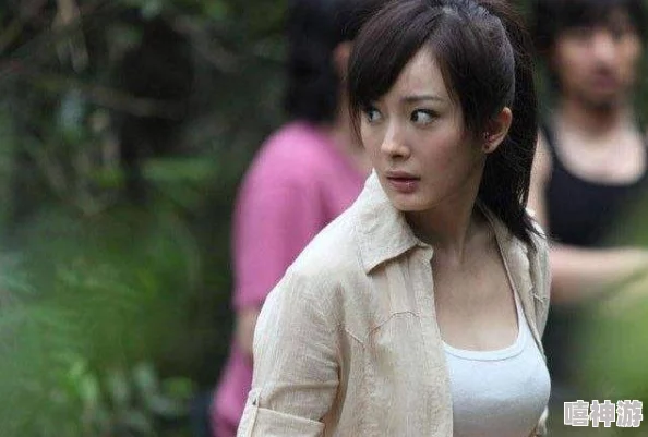 正在播放佐佐木明希被邻居她在片中展现了出色的演技和迷人的魅力，观众反响热烈