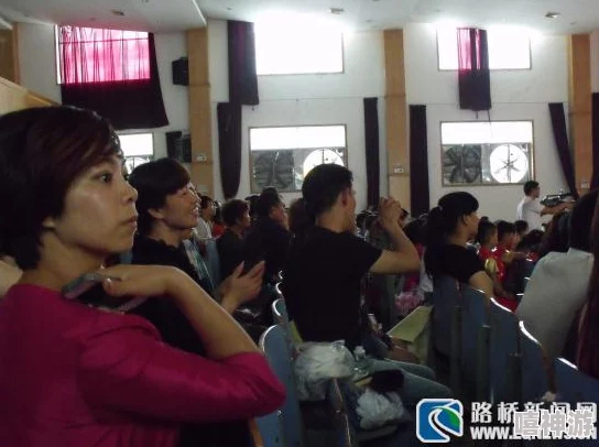 嗯灬啊灬老师别揉我奶了啊灬嗯近日校园内举办了一场别开生面的文化节活动，吸引了众多师生参与，大家共同体验了丰富多彩的传统文化。